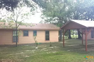 910 E Ave I, Lampasas, TX 76550 - Photo 3