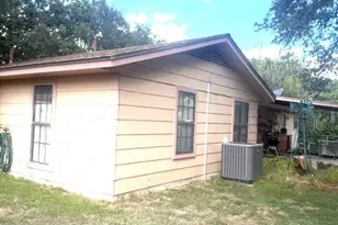 910 E Ave I, Lampasas, TX 76550 - Photo 25