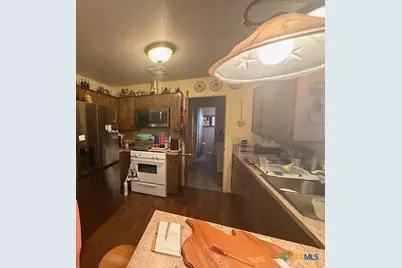 910 E Avenue I, Lampasas, TX 76550 - Photo 9