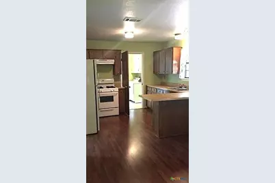 910 E Avenue I, Lampasas, TX 76550 - Photo 7