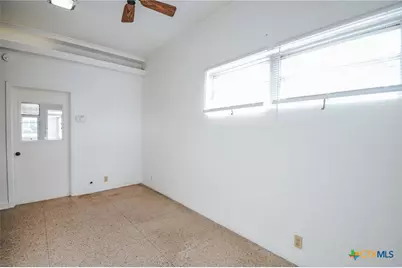 305 N Laurent Street, Victoria, TX 77901 - Photo 13