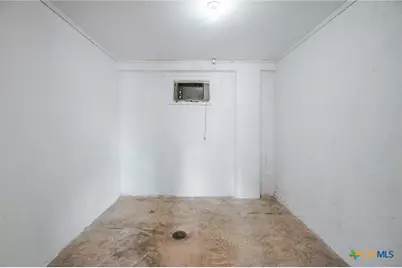 305 N Laurent Street, Victoria, TX 77901 - Photo 33