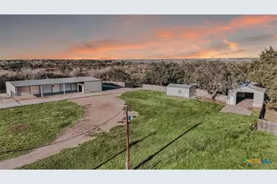 194 Panorama Lane, Victoria, TX 77905 - Photo 5