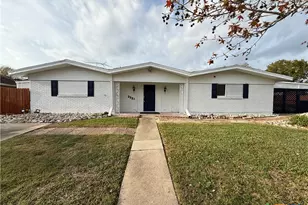 2221 McPherson Dr, Port Lavaca, TX 77979 - Photo 1