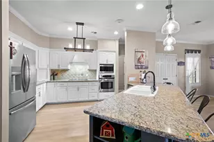 80 Hunters Way, Victoria, TX 77904 - Photo 13