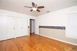 812 N Penelope St, Belton, TX 76513 - Photo 17