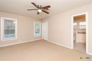 812 N Penelope St, Belton, TX 76513 - Photo 13