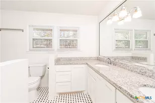 812 N Penelope St, Belton, TX 76513 - Photo 15