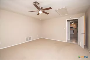 812 N Penelope St, Belton, TX 76513 - Photo 25