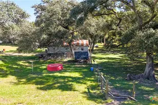 979 N Fm 647 Rd, Louise, TX 77455 - Photo 19