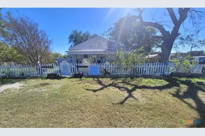 504 E Walnut Street, Lometa, TX 76853 - Photo 1