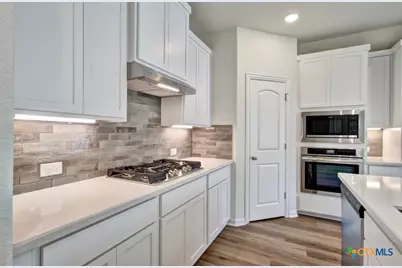 943 Creek Bed Drive, New Braunfels, TX 78130 - Photo 5