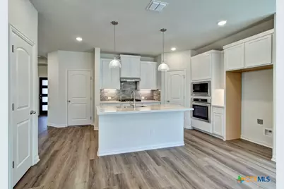 943 Creek Bed Drive, New Braunfels, TX 78130 - Photo 3