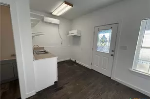 1017 W Nueces St, Victoria, TX 77901 - Photo 17