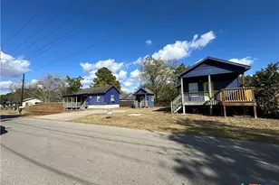 1017 W Nueces St, Victoria, TX 77901 - Photo 5