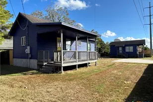 1017 W Nueces St, Victoria, TX 77901 - Photo 1