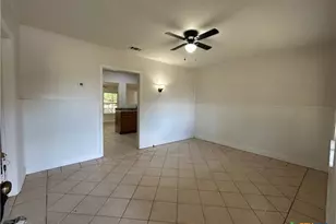 236 Hilltop Dr, Victoria, TX 77905 - Photo 5