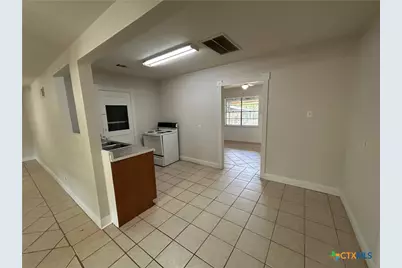 236 Hilltop Drive, Victoria, TX 77905 - Photo 9