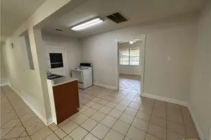 236 Hilltop Dr, Victoria, TX 77905 - Photo 9