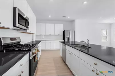 8904 James Bowie, Seguin, TX 78155 - Photo 13