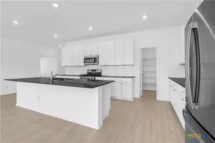 8904 James Bowie, Seguin, TX 78155 - Photo 11