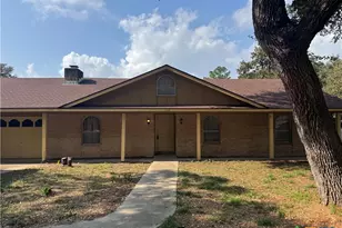 105 Pecan Dr, Victoria, TX 77905 - Photo 1