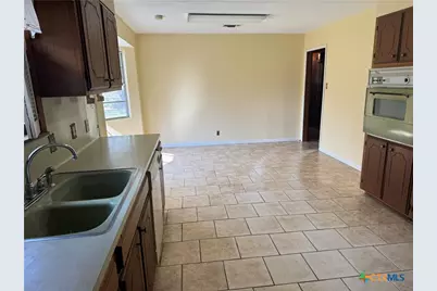 105 Pecan Drive, Victoria, TX 77905 - Photo 7