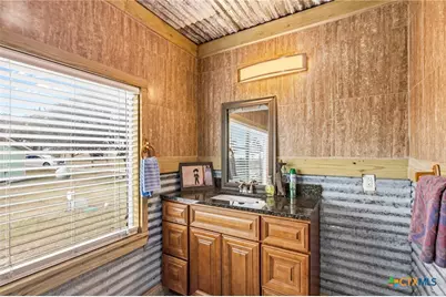 364 N Blackburn Avenue, Port Lavaca, TX 77979 - Photo 17