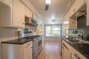 702 Brookhollow Dr, Port Lavaca, TX 77979 - Photo 3