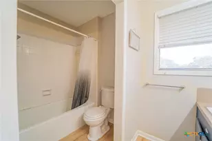 702 Brookhollow Dr, Port Lavaca, TX 77979 - Photo 17