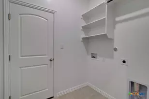 2027 Stephanie Ave, New Braunfels, TX 78132 - Photo 11