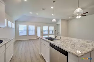 2027 Stephanie Ave, New Braunfels, TX 78132 - Photo 5