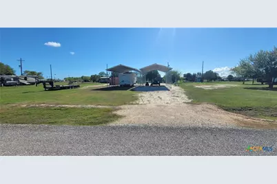507 W Oakland Avenue, Seadrift, TX 77983 - Photo 3
