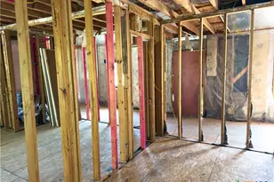 587 Guadalupe River Dr, Tivoli, TX 77990 - Photo 11