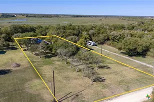 587 Guadalupe River Dr, Tivoli, TX 77990 - Photo 5