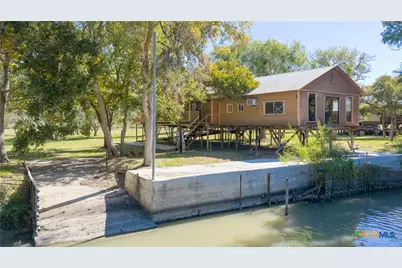 587 Guadalupe River Drive, Tivoli, TX 77990 - Photo 3