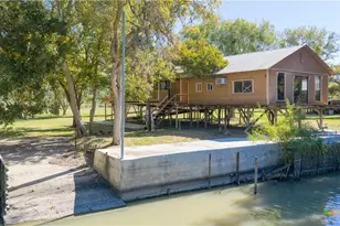 587 Guadalupe River Dr, Tivoli, TX 77990 - Photo 3