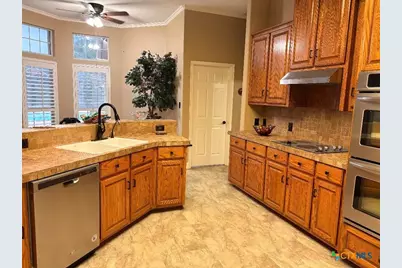 116 Northampton Circle, Victoria, TX 77904 - Photo 5