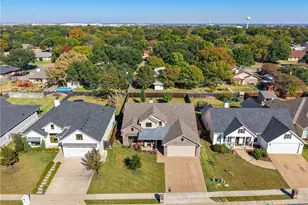 10317 Fallen Leaf Dr, Waco, TX 76712 - Photo 3