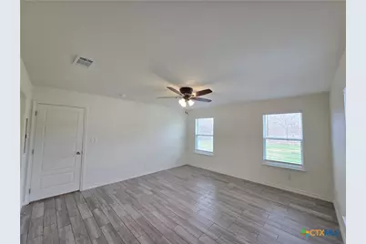 907 E 3rd Street #B, Lampasas, TX 76550 - Photo 3