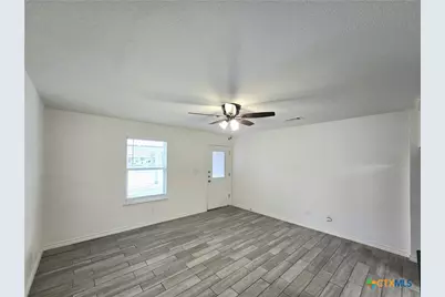 907 E 3rd Street #B, Lampasas, TX 76550 - Photo 15