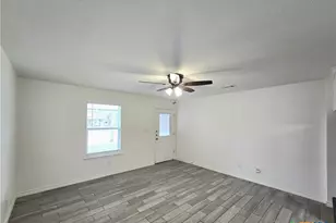 907 E 3rd St, Lampasas, TX 76550 - Photo 15