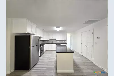 907 E 3rd Street #B, Lampasas, TX 76550 - Photo 7