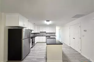 907 E 3rd St, Lampasas, TX 76550 - Photo 7