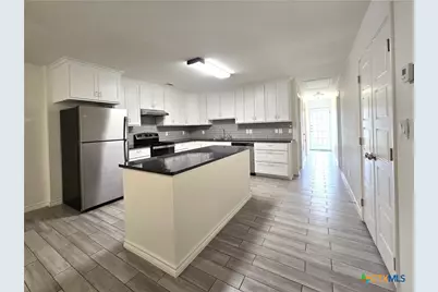 907 E 3rd Street #B, Lampasas, TX 76550 - Photo 11