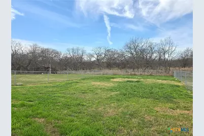 907 E 3rd Street #B, Lampasas, TX 76550 - Photo 31