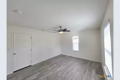 907 E 3rd Street #B, Lampasas, TX 76550 - Photo 29