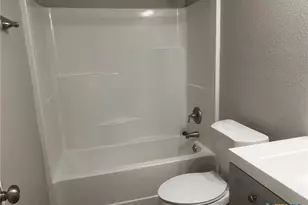 661 W Austin St, Luling, TX 78648 - Photo 9