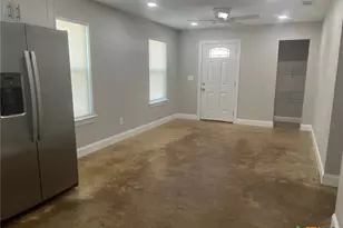 661 W Austin St, Luling, TX 78648 - Photo 3