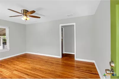 960 E Mountain Street, Seguin, TX 78155 - Photo 13